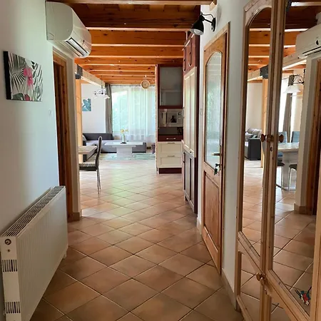 アパート Kristof Apartmanhazak *