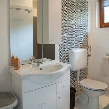 Kristof Apartmanhazak アパート